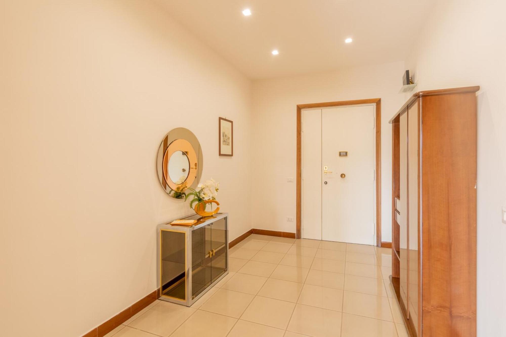 Apartment Bright Private Parking - Happy *