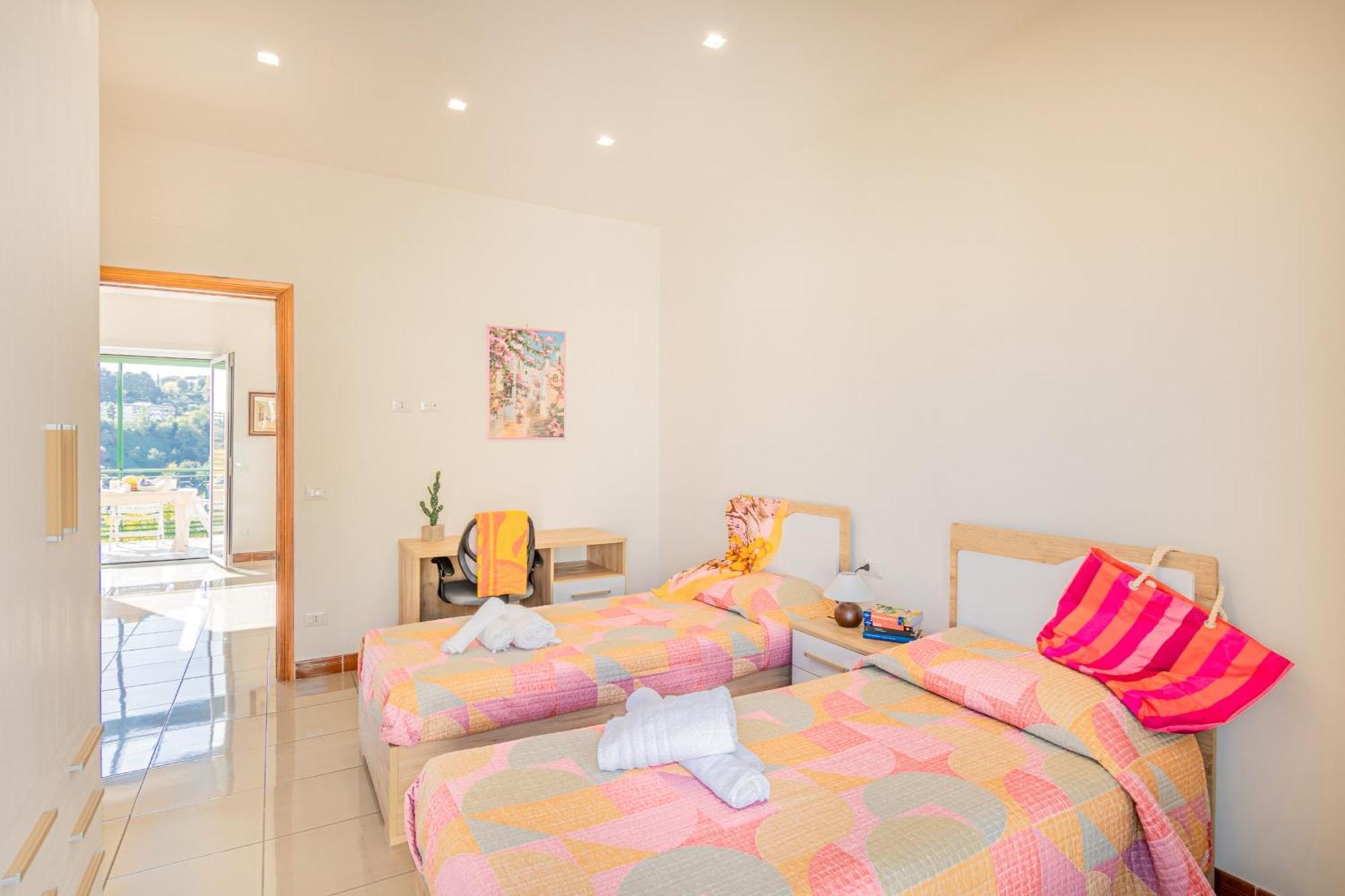 Bright Private Parking - Happy Apartment Naples