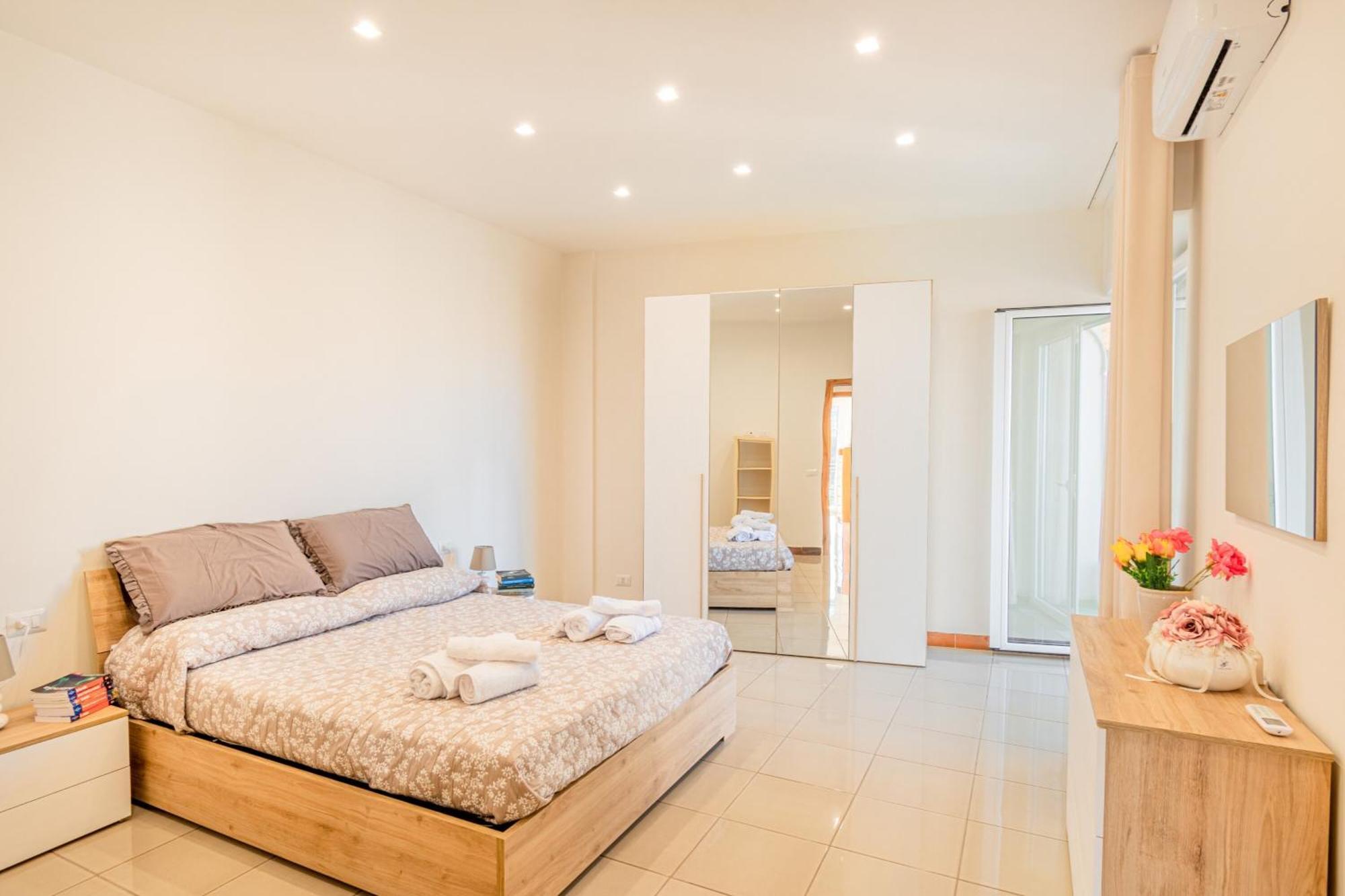 Bright Private Parking - Happy Apartment *
